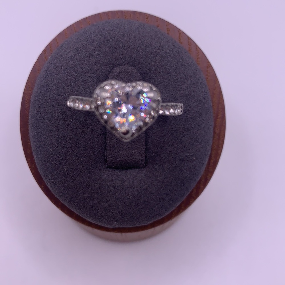 Ring. - Picture 3 of 3